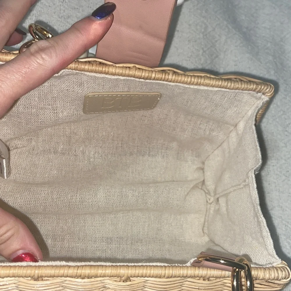 Nwot BTB Page Floral Clutch - Picture 8 of 12